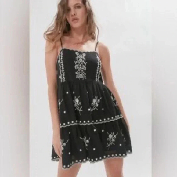 URBAN OUTFFITERS | Hannah | Scalloped Babydoll | Mini Dress | size S - Picture 1 of 7